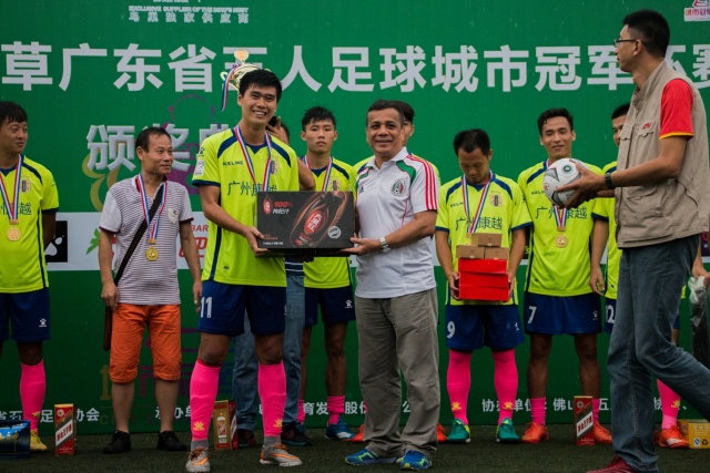 意甲-莱奥双响迪亚斯破门 AC米兰4-0那不勒斯